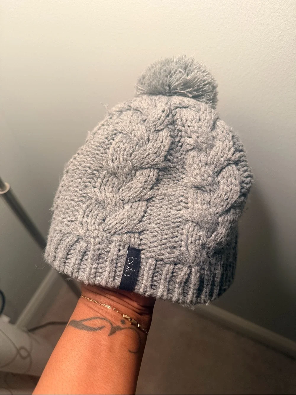 bula Cable Knit Pom Beanie in Heather Gray